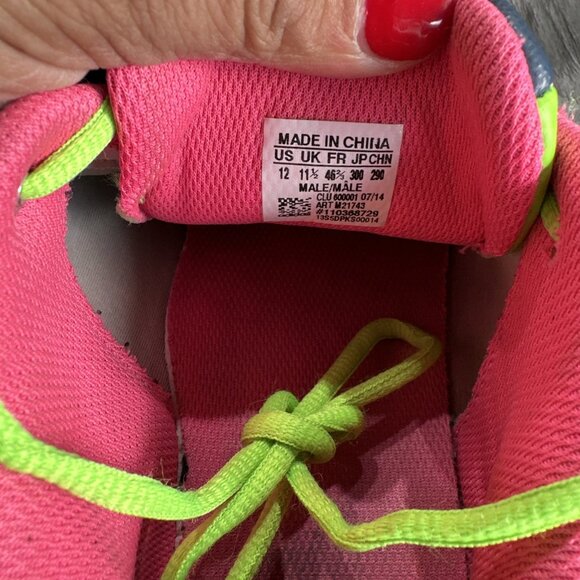 Athletic_Shoes